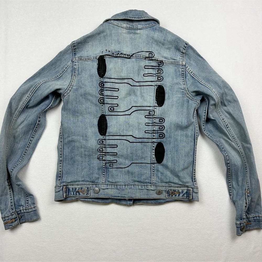 Levi's Denim Jacket Size M Womens Graphic Art Design Jean Jacket